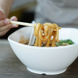 ก๋วยจั๊บญวนต้มยำน้ำข้น(หมูบะช่อล้วน)