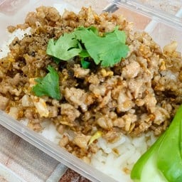 หมูสับ กระเทียมพริกไทยดำ