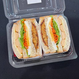 จัมโบ้(ไส้กรอก ไข่ หมูหยองพริกเผา)