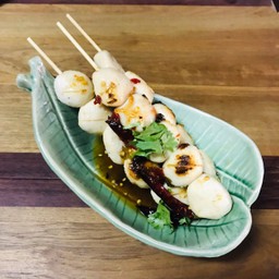 ลูกชิ้นหมูปิ้งน้ำจิ้มโลกันต์