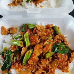 ผัดพริกแกง