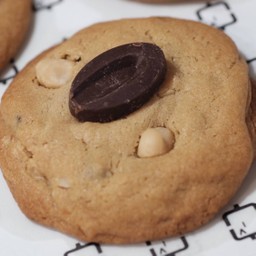 Choc Macadamai Cookie