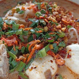 ก๋วยเตี๋ยวต้มยำ หมูตุ๋น