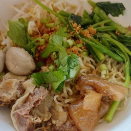 ก๋วยเตี๋ยวแห้ง เนื้อตุ๋น