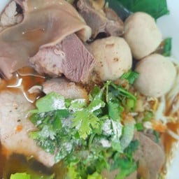 เกาเหลา หมูรวม ฟรี ข้าวสวย