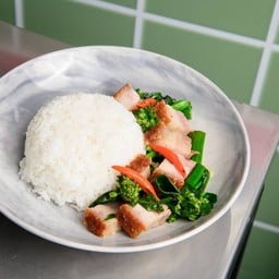 ข้าว ผัดแขนงคะน้า หมูกรอบ