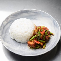 ข้าวผัดพริกขิง หมูกรอบ