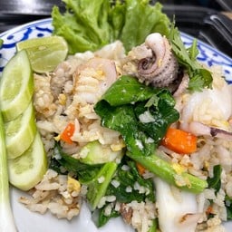 ข้าวผัดปลาหมึก