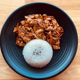 ข้าวหมูย่างผัดซอสโคชูจัง