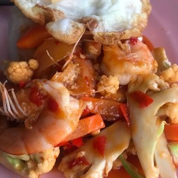 กุ้งผัดดอกกะหล่ำราดข้าว+ ไข่ดาว