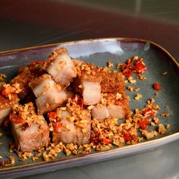 หมูกรอบคั่วพริกเกลือ