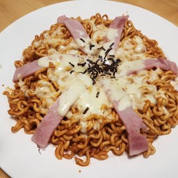 มาม่าซัมยังแฮมชีส