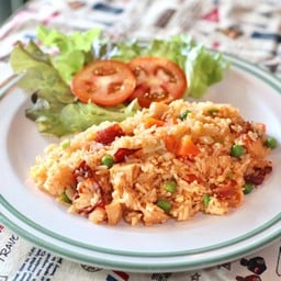 ข้าวผัดซอสมะเขือเทศไส้กรอก