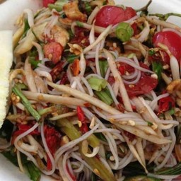 ส้มตำกลางซอย ตำกลางชอย