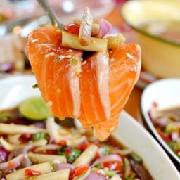 ยำแซลมอน