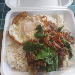 ข้าวกระเพราเนื้อ+ไข่ดาว 2กล่อง แถมน้ำ 1แก้ว