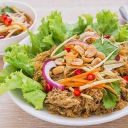 ยำปลาดุกฟู&ยำสามกรอบ by แม่ฝน