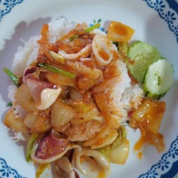 ทะเลผัดไข่เค็มราดข้าว