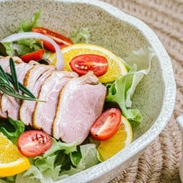 สลัดอกเป็ดซอสวาเลนเซีย