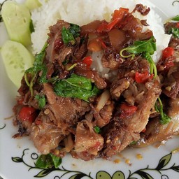 ข้าวราดกะเพราขาหมู