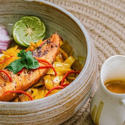 พาสตาข้าวซอยแซลมอน