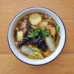 แกงจืดสาหร่ายเต้าหู้หมูสับ