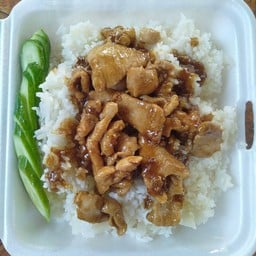 ไก่ทอดกระเทียม พริกไทย (ราดข้าว)