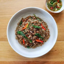 ข้าวคลุกกระเพราหมูสับลุยไฟ