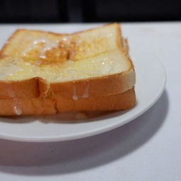 ขนมปังเนยนม