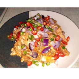 ไข่ผัดปลากระป๋องราดข้าว