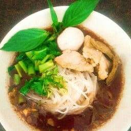 เส้นเล็กหมูน้ำตก