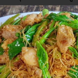 เส้นหมี่ผัดซีอิ้ว