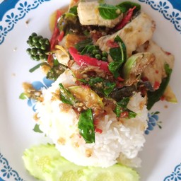 ผัดฉ่าทะเลราดข้าว