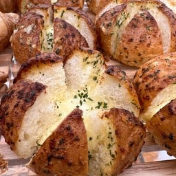 GARLIC  CREAM CHEESE