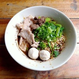 มาม่าหมูน้ำตก