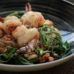 หมี่กระเฉดกุ้งแชบ๊วย