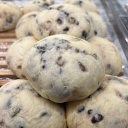 MOCHI  FIVE  BEANS  BUN