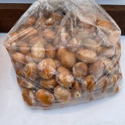 ขนมหวานและผลไม้หน้าสวน