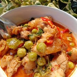 ข้าวแกงป้าส้มจุก และอาหารสด Sukhothai