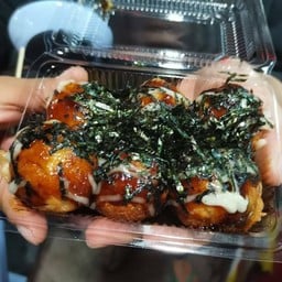 ทาโกะยากิ ตลาดเลียบทางรถไฟ