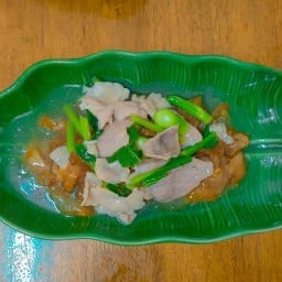 โอ้โห กะเพราพริกแห้ง รัชดา