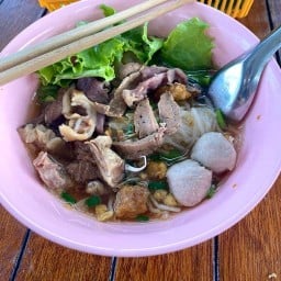 ก๋วยเตี๋ยวเนื้ออาคเนย์ ซ.ชยางกูร6 สูตรดั้งเดิม