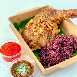 ข้าวไก่ทอดหาดใหญ่ 1 ชิ้นโต (ทอดใหญ่ใช้เวลาประมาณ 15-20น.)