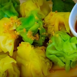 ขนมจีบกุ้งพรพรรณซาลาเปาทอด ตรงข้ามเนื้อย่างหมื่นทิพย์