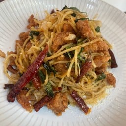 [ลด15%] สปาเก็ตตี้ผัดพริกแห้งไก่กรอบ