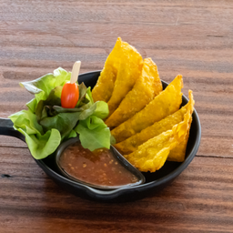 เกี๋ยวหมูไส้ชีสทอด