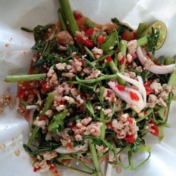 ยำผักกระเฉดหมูสับ