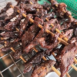หมูปิ้ง & ลูกชิ้น พลอยชมพู หน้าเซเว่นโรงพยาบาลศูนย์