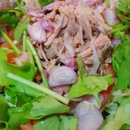 ยำทูน่าคลื่นไช่