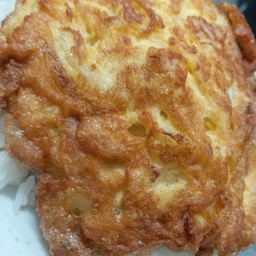 ไข่เจียวหมูยอราดข้าว